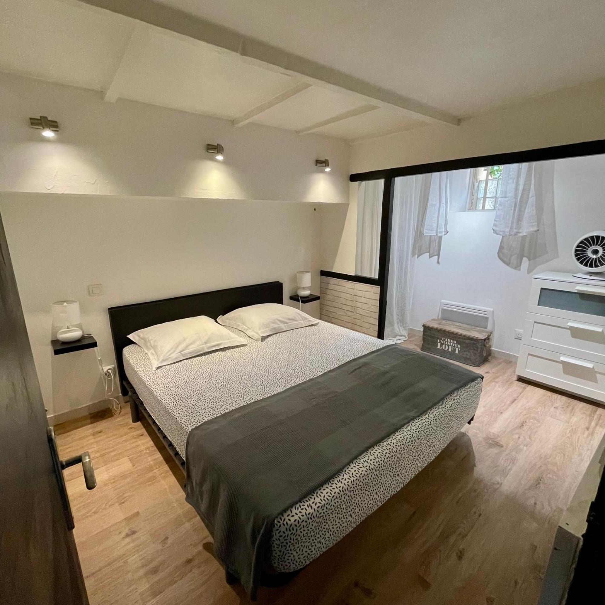 אביניון Appartement Intra-Muros Bien Situe Et Agreable A Proximite Des Theatres מראה חיצוני תמונה